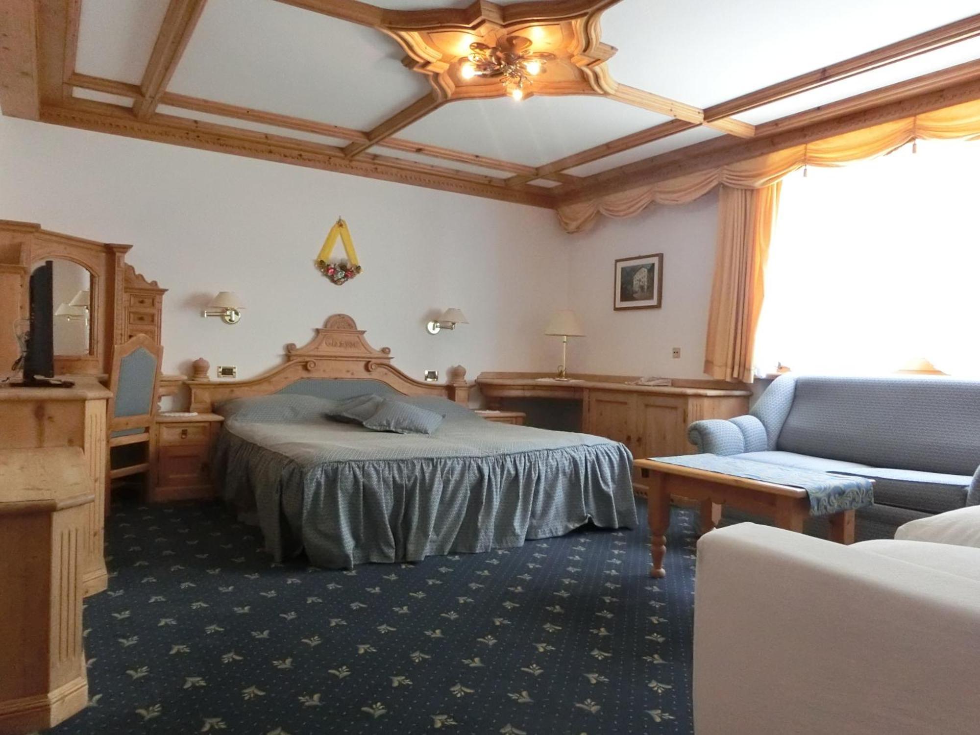 Garni Criss Aparthotel Колфоско Екстериор снимка