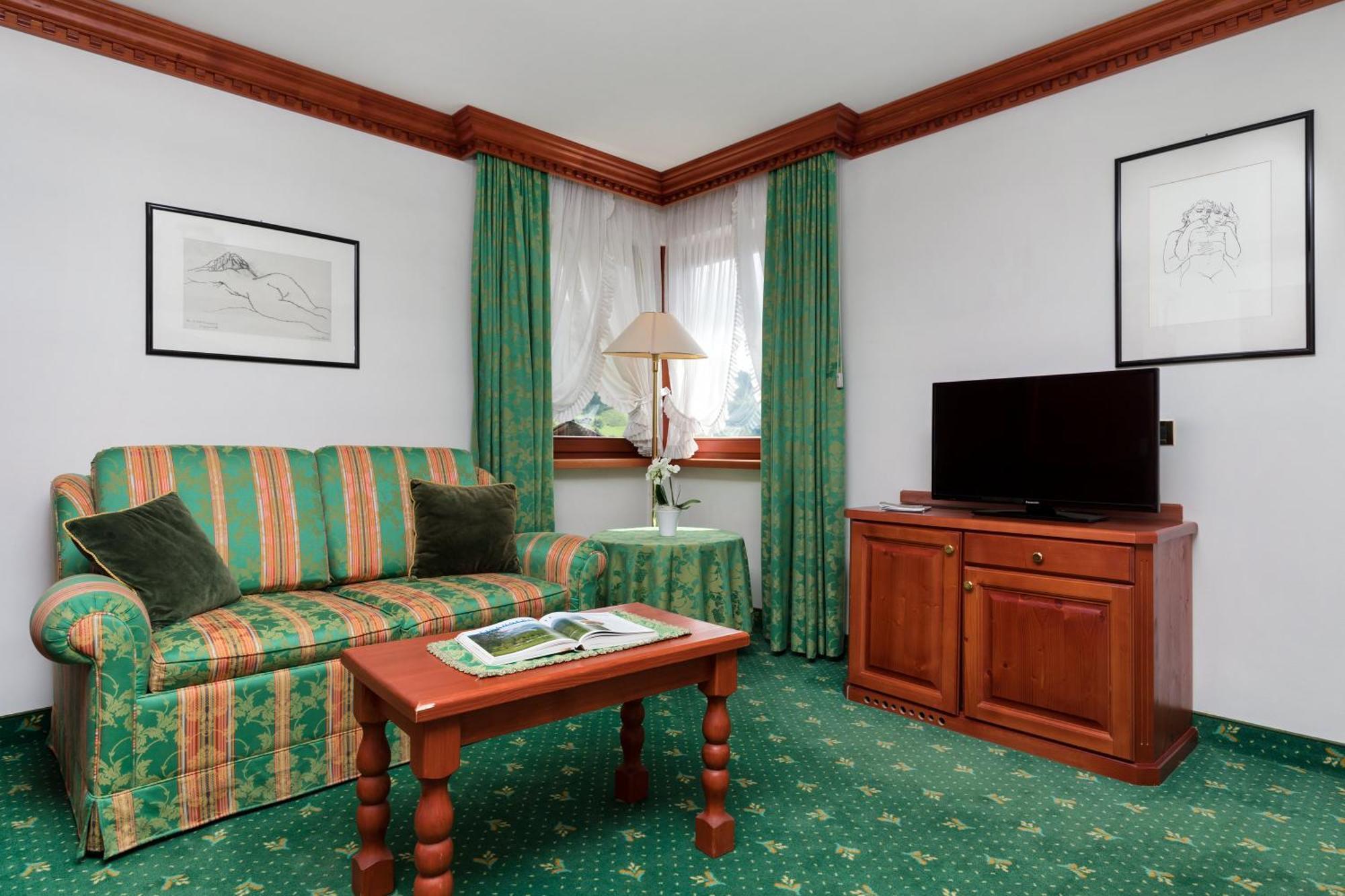 Garni Criss Aparthotel Колфоско Екстериор снимка