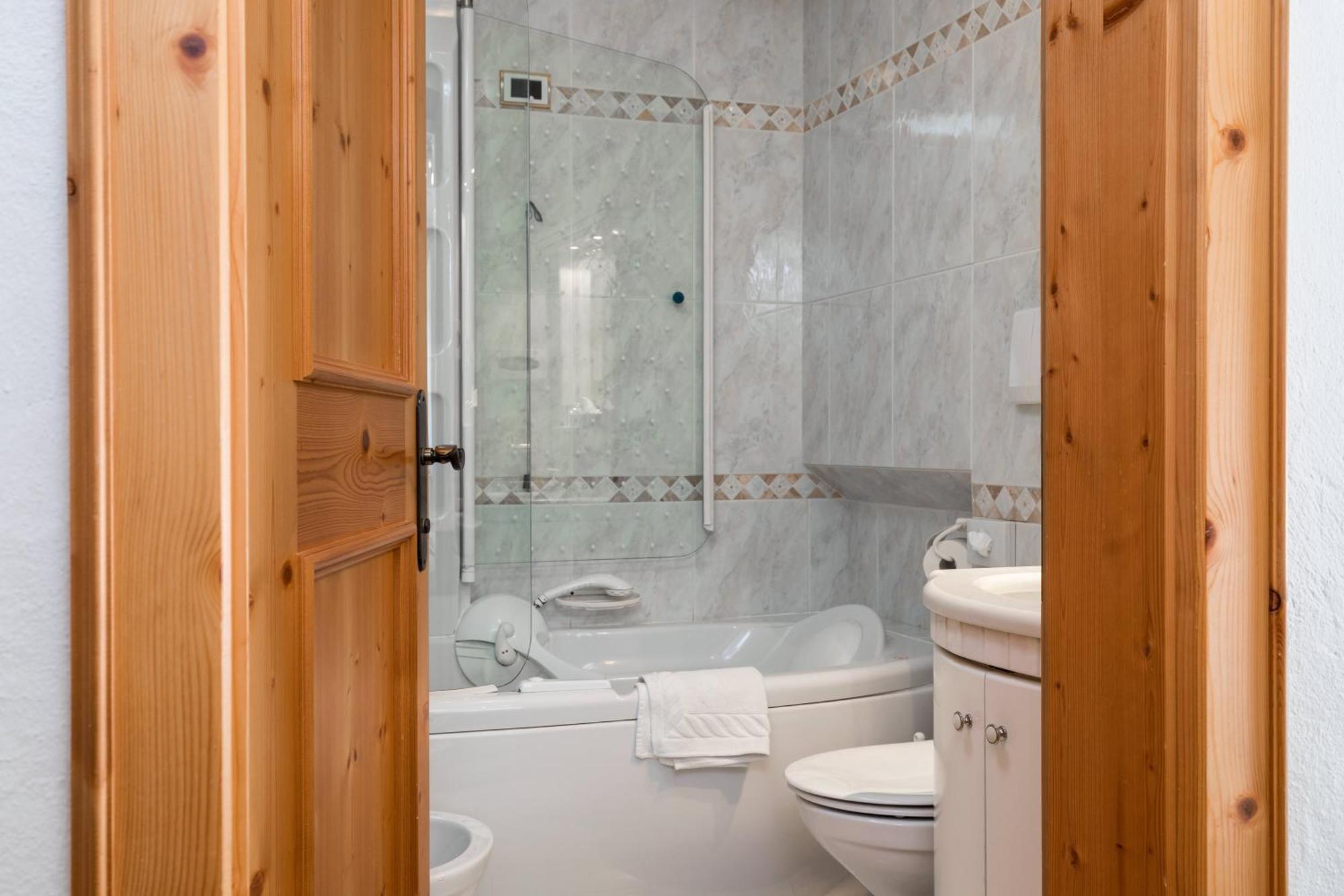 Garni Criss Aparthotel Колфоско Екстериор снимка